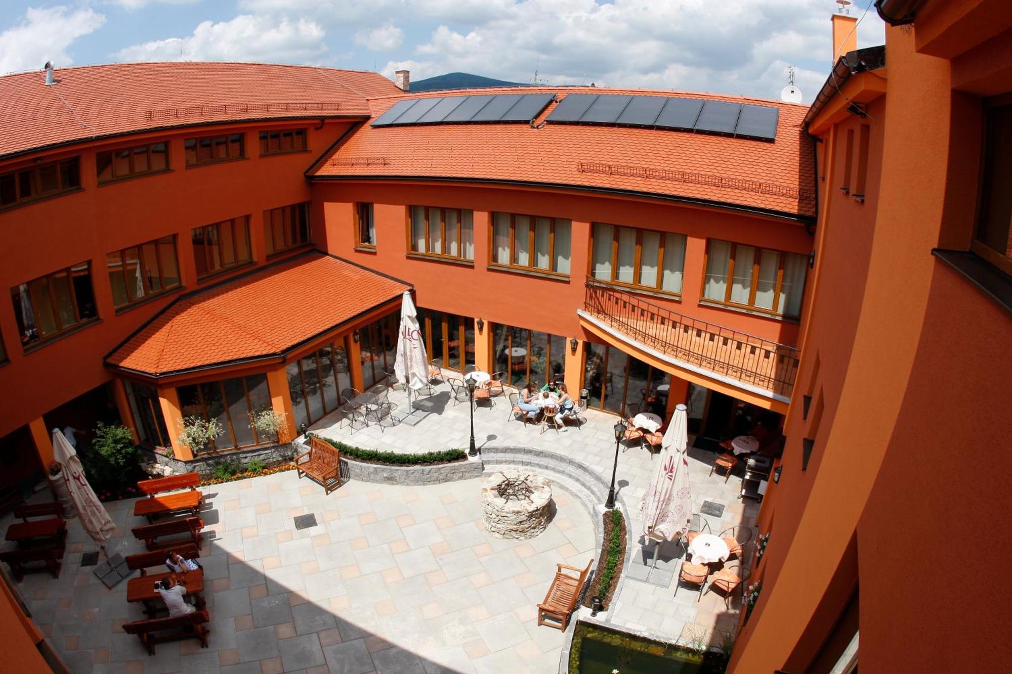Hotel Majolika Modra Exterior foto